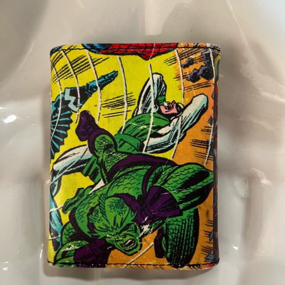Marvel Comic Wallet - Picture 8 of 9